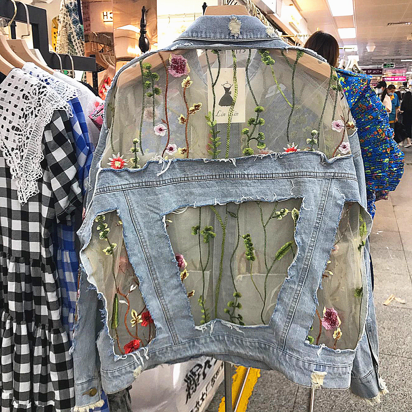 Chaquetas Mujer Summer Streetwear Embroidery Lace Patchwork Sexy Denim Jacket Women Frayed Tassel Loose Jeans Coat Plus Size 3XL Chaquetas Mujer Summer Streetwear Embroidery Lace Patchwork Sexy Denim Jacket Women Frayed Tassel Loose Jeans Coat Plus Size 3XL